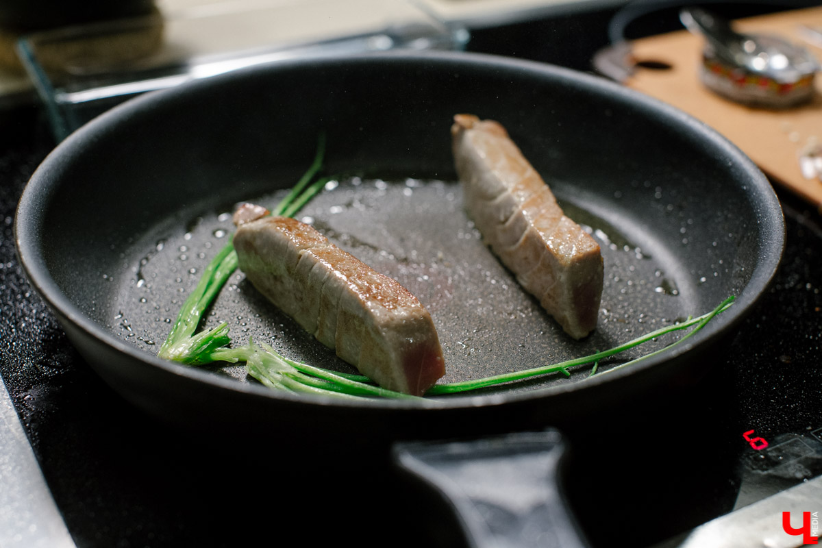 Новый кулинарный вектор шефа Roulet - тунец татаки с медовым перцем, приводящий мысли в порядок