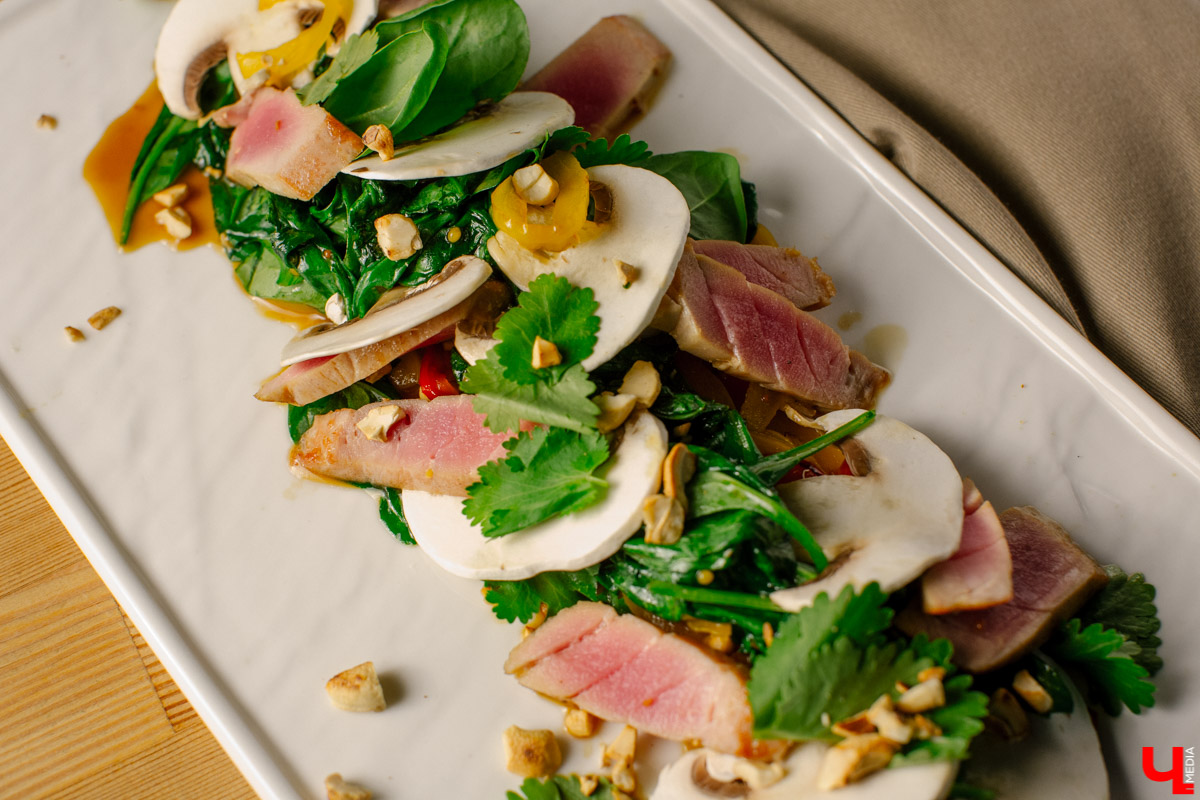 Новый кулинарный вектор шефа Roulet - тунец татаки с медовым перцем, приводящий мысли в порядок