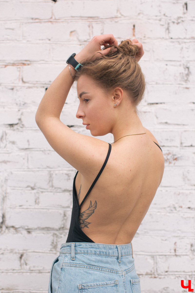 Студентка владимирского госуниверситета Марина Ларионова любит неординарные вещи. Девушка убеждена, что с их помощью можно чувствовать себя увереннее, знакомиться с новыми людьми и показывать свое внутреннее состояние