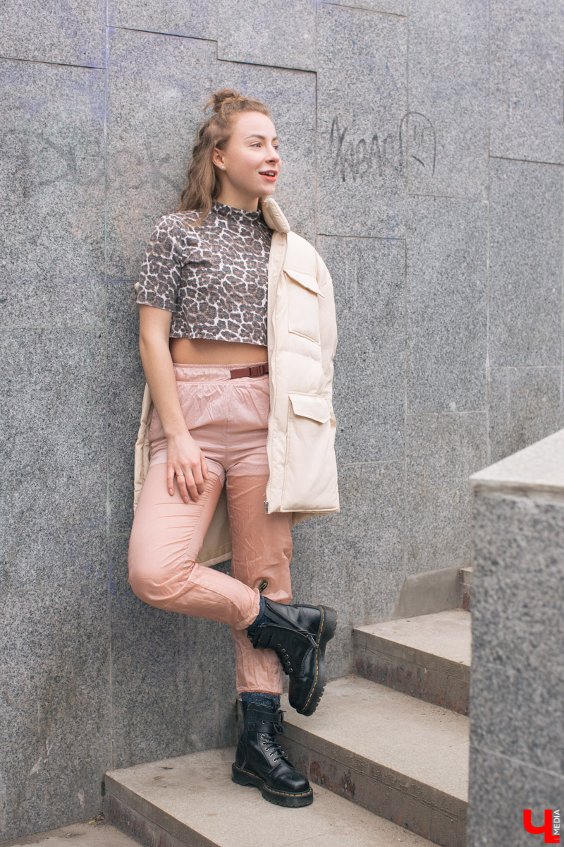 Студентка владимирского госуниверситета Марина Ларионова любит неординарные вещи. Девушка убеждена, что с их помощью можно чувствовать себя увереннее, знакомиться с новыми людьми и показывать свое внутреннее состояние