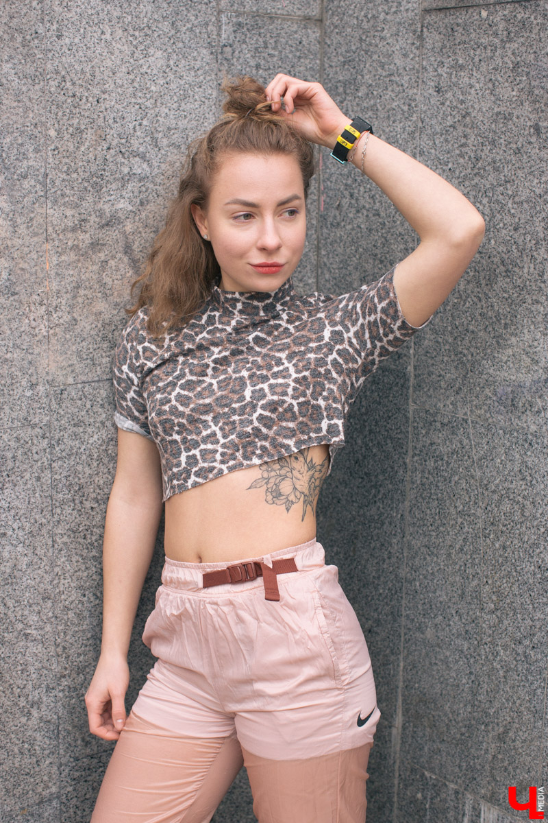 Студентка владимирского госуниверситета Марина Ларионова любит неординарные вещи. Девушка убеждена, что с их помощью можно чувствовать себя увереннее, знакомиться с новыми людьми и показывать свое внутреннее состояние