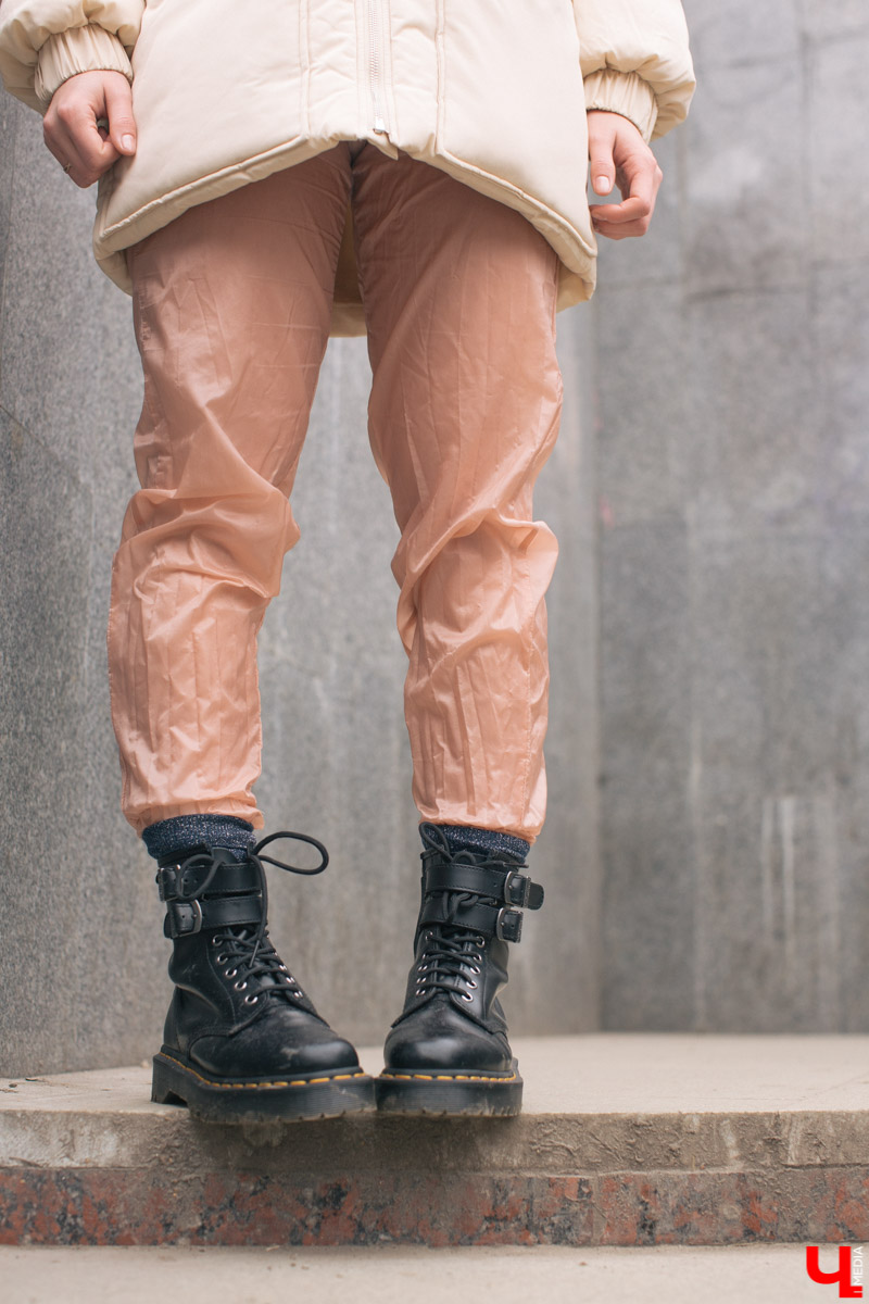 Студентка владимирского госуниверситета Марина Ларионова любит неординарные вещи. Девушка убеждена, что с их помощью можно чувствовать себя увереннее, знакомиться с новыми людьми и показывать свое внутреннее состояние