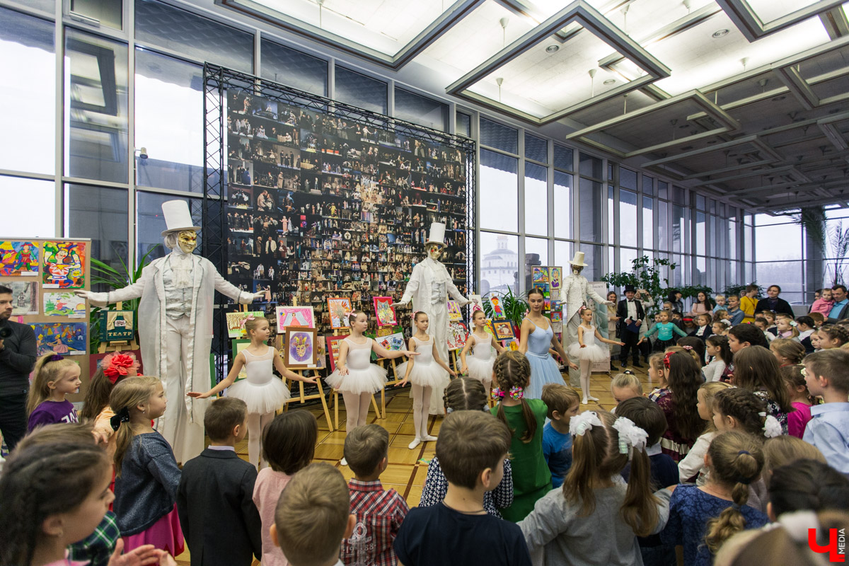 17 ноября в драмтеатре подвели итоги акции “Первоклассник”. В ней приняли участие 17 500 детей из Владимирской области