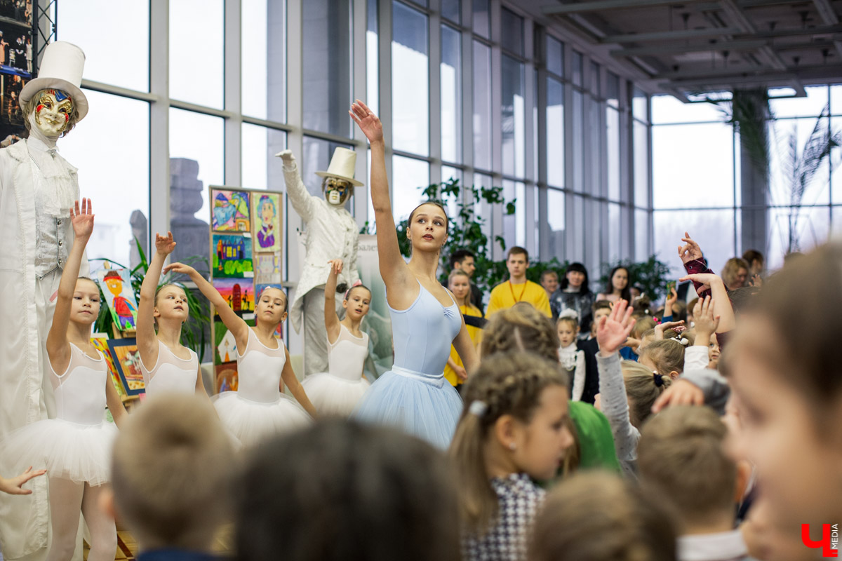 17 ноября в драмтеатре подвели итоги акции “Первоклассник”. В ней приняли участие 17 500 детей из Владимирской области