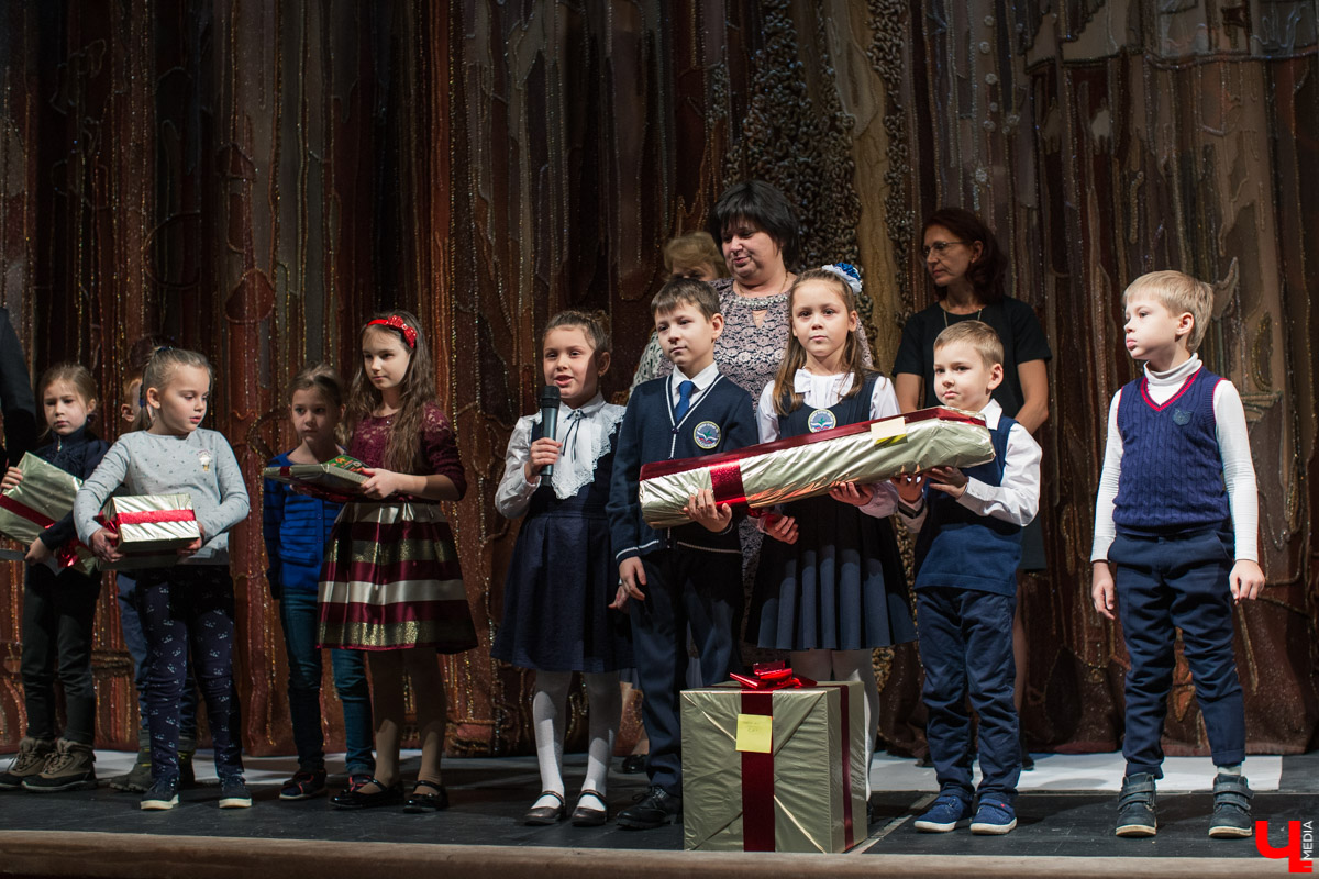 17 ноября в драмтеатре подвели итоги акции “Первоклассник”. В ней приняли участие 17 500 детей из Владимирской области