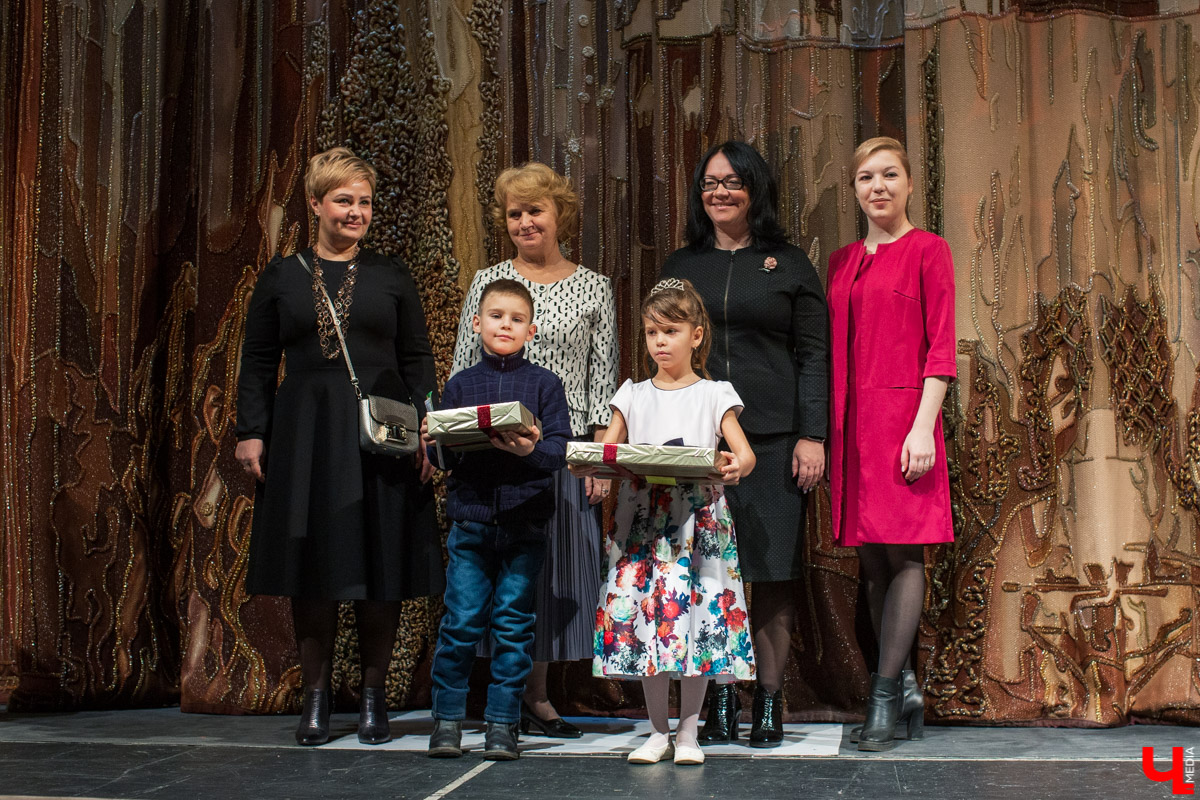 17 ноября в драмтеатре подвели итоги акции “Первоклассник”. В ней приняли участие 17 500 детей из Владимирской области