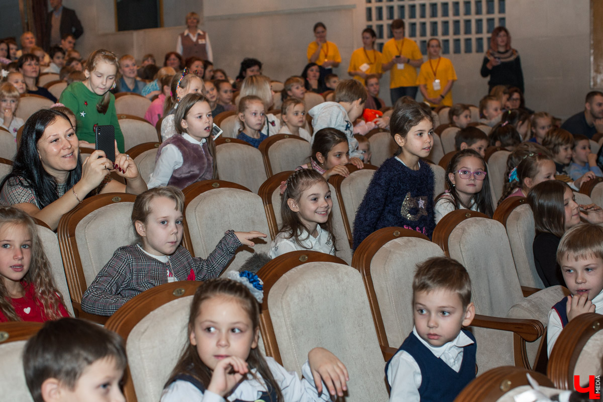 17 ноября в драмтеатре подвели итоги акции “Первоклассник”. В ней приняли участие 17 500 детей из Владимирской области