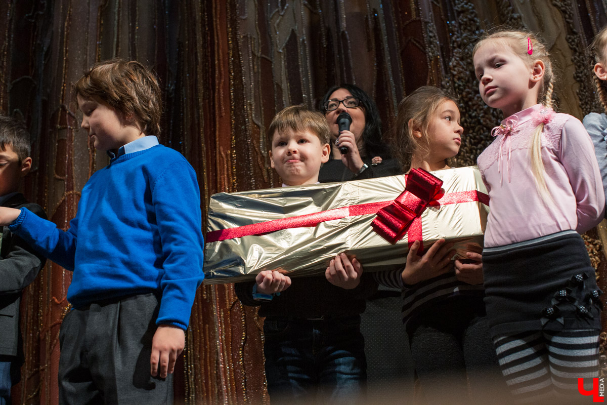 17 ноября в драмтеатре подвели итоги акции “Первоклассник”. В ней приняли участие 17 500 детей из Владимирской области