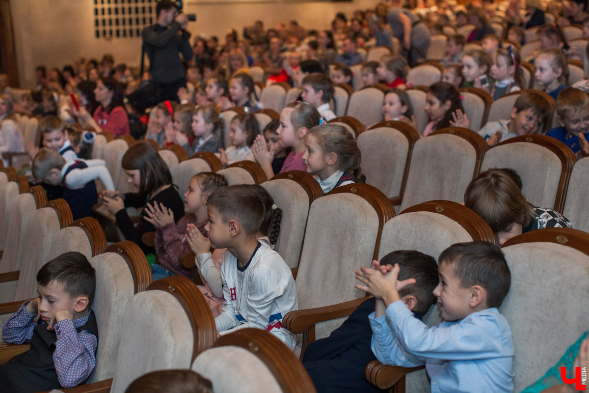 17 ноября в драмтеатре подвели итоги акции “Первоклассник”. В ней приняли участие 17 500 детей из Владимирской области