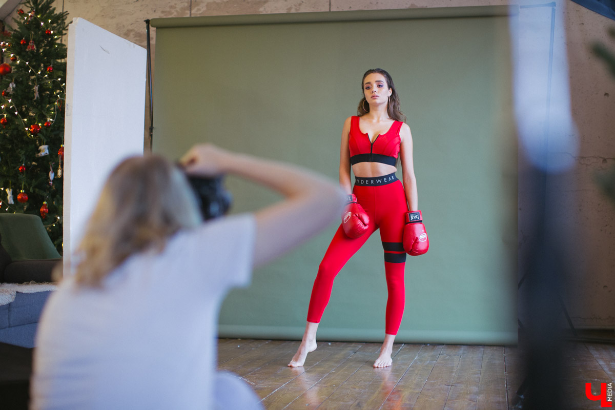 17 ноября прошли съемки первых моделей для календаря “Ключ-Медиа 2020”, который будет выдержан в спортивной тематике. Три очаровательных девушки предстали перед объективом владимирского фотографа Алены Смоляк - Виктория Силантьева, Наталия Костина и Александра Некрасова