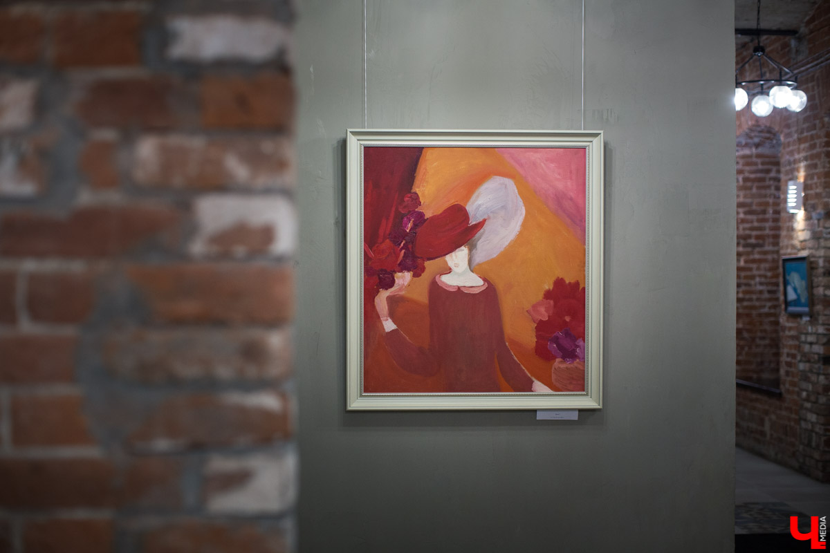 В лофт-пространстве «Фабрика» расположились около 135 картин знаменитого художника Виктора Дынникова. Выставка посвящена его 80-летию и будет работать до 10 декабря.