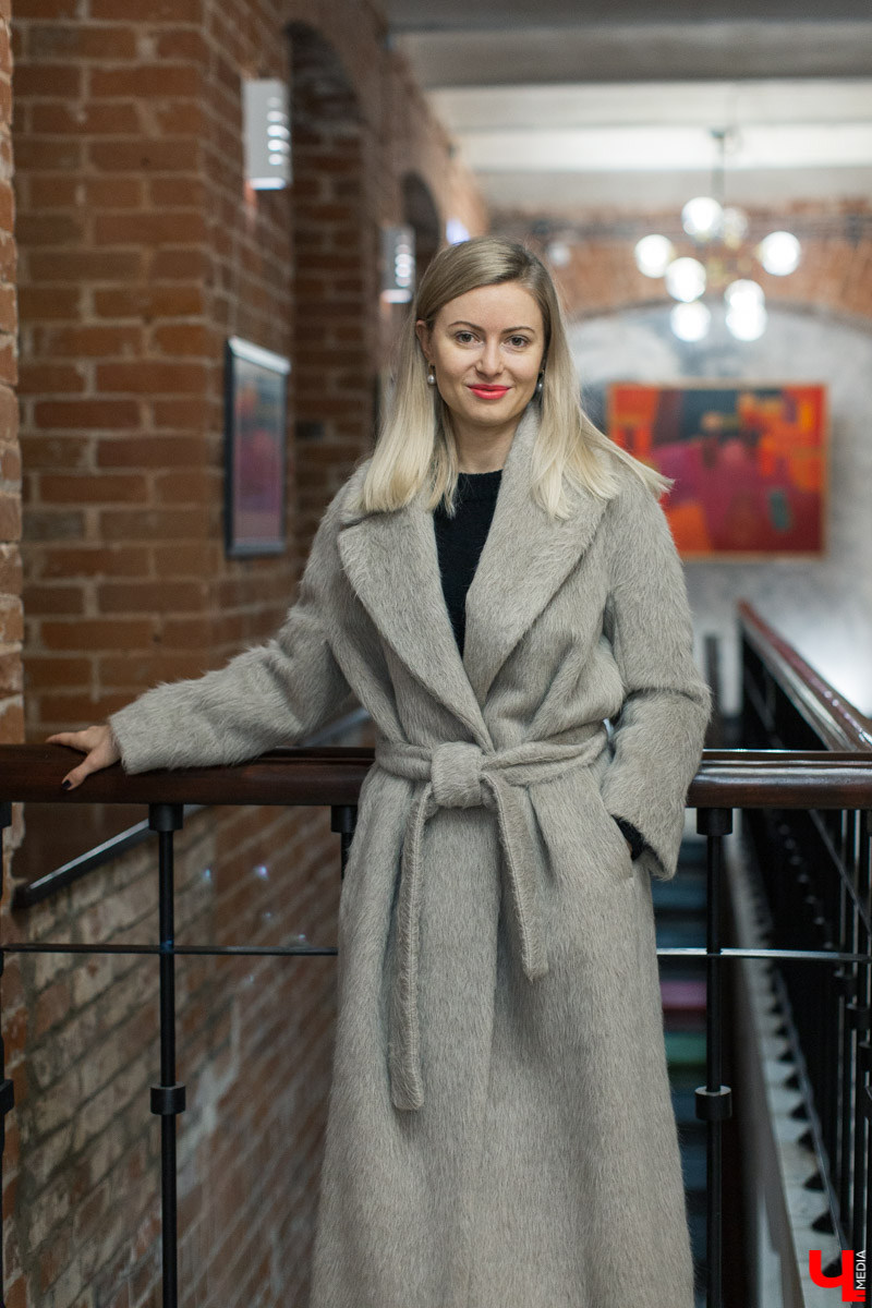 В лофт-пространстве «Фабрика» расположились около 135 картин знаменитого художника Виктора Дынникова. Выставка посвящена его 80-летию и будет работать до 10 декабря.