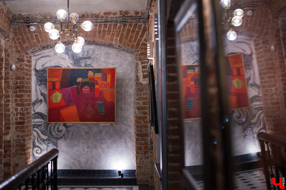 В лофт-пространстве «Фабрика» расположились около 135 картин знаменитого художника Виктора Дынникова. Выставка посвящена его 80-летию и будет работать до 10 декабря.