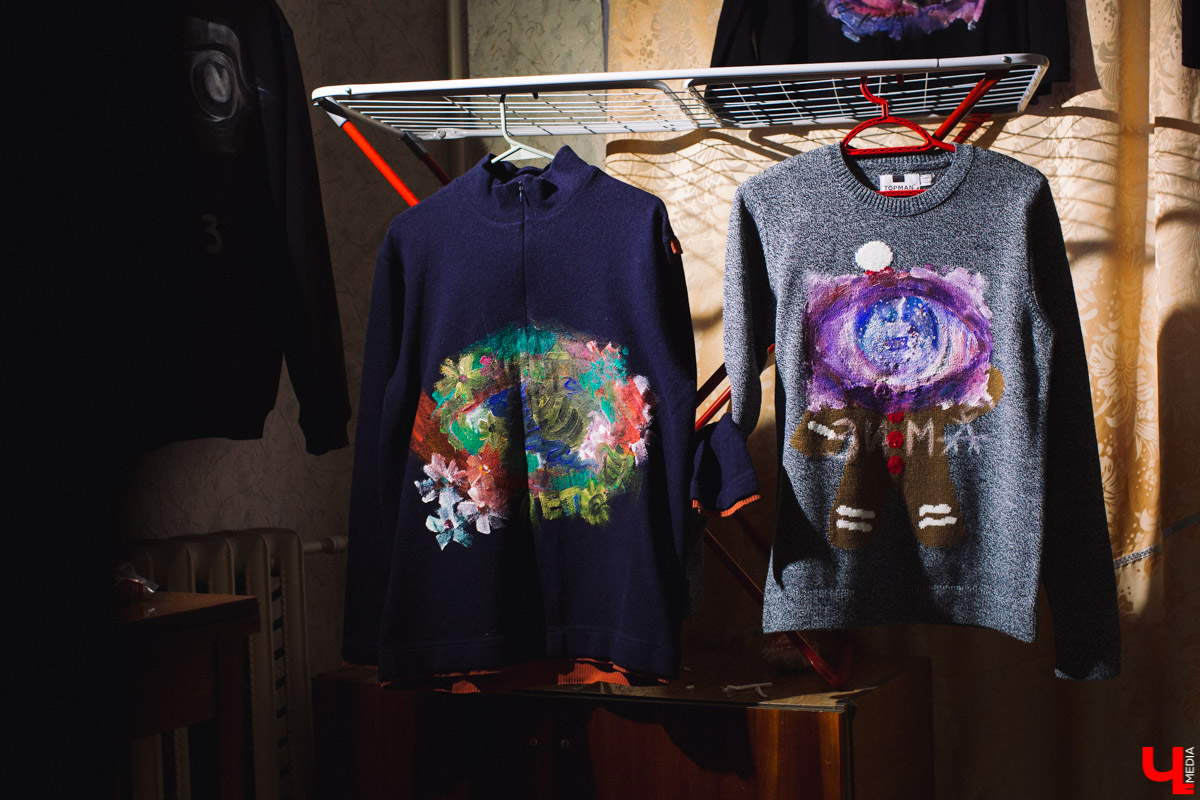 Владимирец Миша Помаз любит “шмот” и рисовать. Совместил он эти две привязанности весьма нестандартным образом - теперь парень создает одежду с глазами