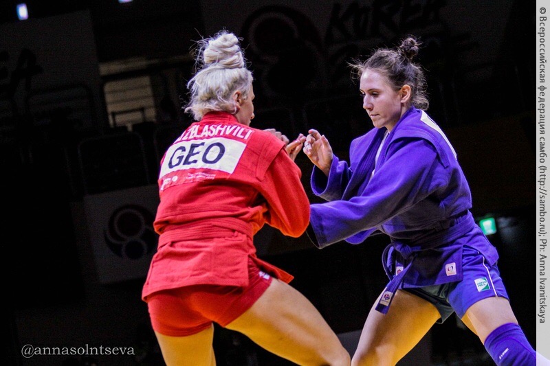 На днях в Россию из Южной Кореи вернулась уроженка Юрьев-Польского Анастасия Хомячкова. В свои 22 года она уже стала чемпионкой мира по самбо в весовой категории 72 кг. Нам удалось немного пообщаться со спортсменкой и выяснить подробности ее фееричного выступления