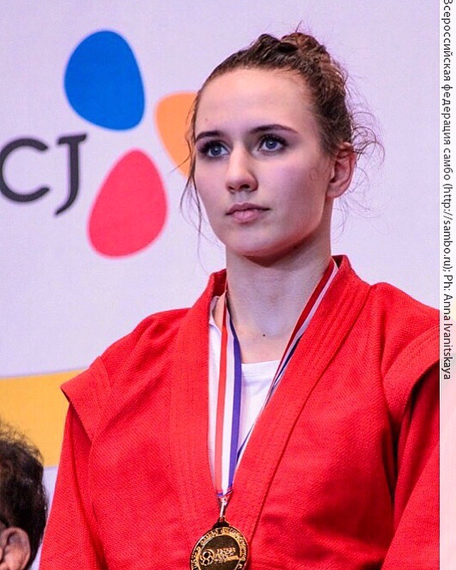 На днях в Россию из Южной Кореи вернулась уроженка Юрьев-Польского Анастасия Хомячкова. В свои 22 года она уже стала чемпионкой мира по самбо в весовой категории 72 кг. Нам удалось немного пообщаться со спортсменкой и выяснить подробности ее фееричного выступления
