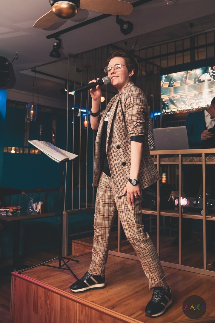 23-летняя Ирина Коновалова, а если коротко, то просто Ирэн, представляет Владимирскую область на популярном ТВ-шоу «Новая звезда». Съемки 1-го тура уже прошли. В связи с этим мы пообщались с Ириной