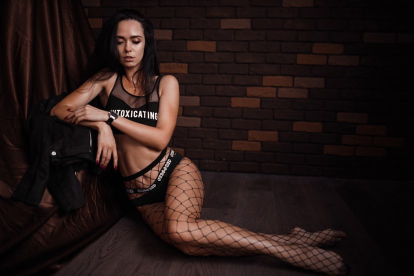 29-летняя Татьяна Волкова-Полянская детский и семейный фотограф. Лишь после работы она перевоплощается в страстную диву pole dance