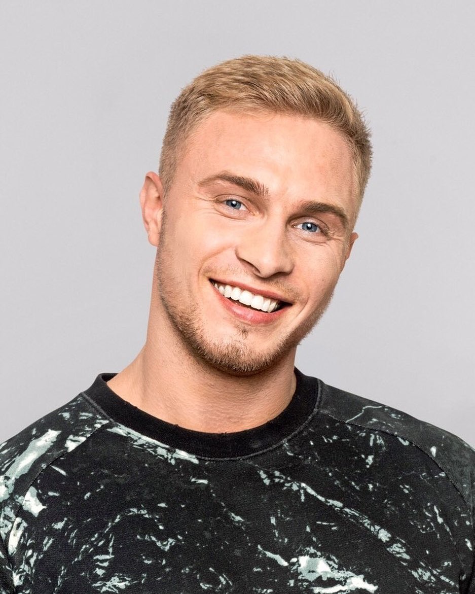 Все! Не за кого больше болеть нам в шоу “План Б”. Ольга Бузова попрощалась с Никитой Анисимовым из Гусь-Хрустального, ссылаясь на его безынициативность. Подробнее обо всем парень рассказал в интервью для нашего издания