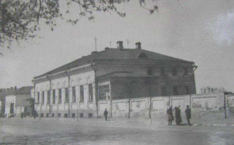 Коллекционер ретро-фото Александр Пронин помог нам составить подборку домов, которых больше нет на улицах Владимира