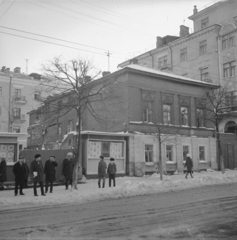 Коллекционер ретро-фото Александр Пронин помог нам составить подборку домов, которых больше нет на улицах Владимира