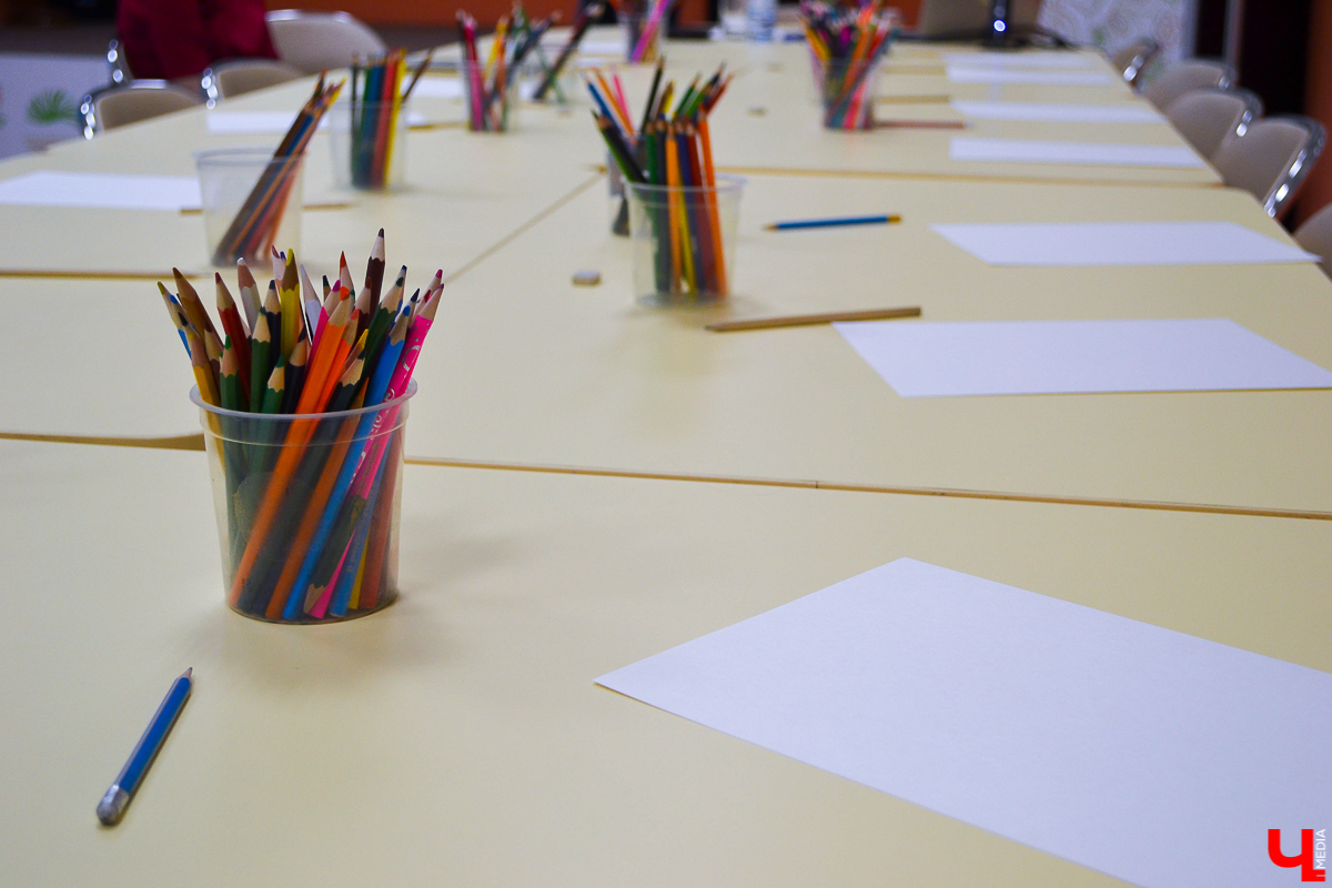 В Областной библиотеке для детей и молодежи состоялся мастер-класс Юрия Норштейна, знаменитого режиссера мультипликационного кино и автора большинства советских мультфильмов, на которых выросло несколько поколений. Первое, с чем ассоциируется фамилия Норштейн у любителей «нарисованного кино», - это «Ежик в тумане» и заставка к передаче «Спокойной ночи, малыши!»