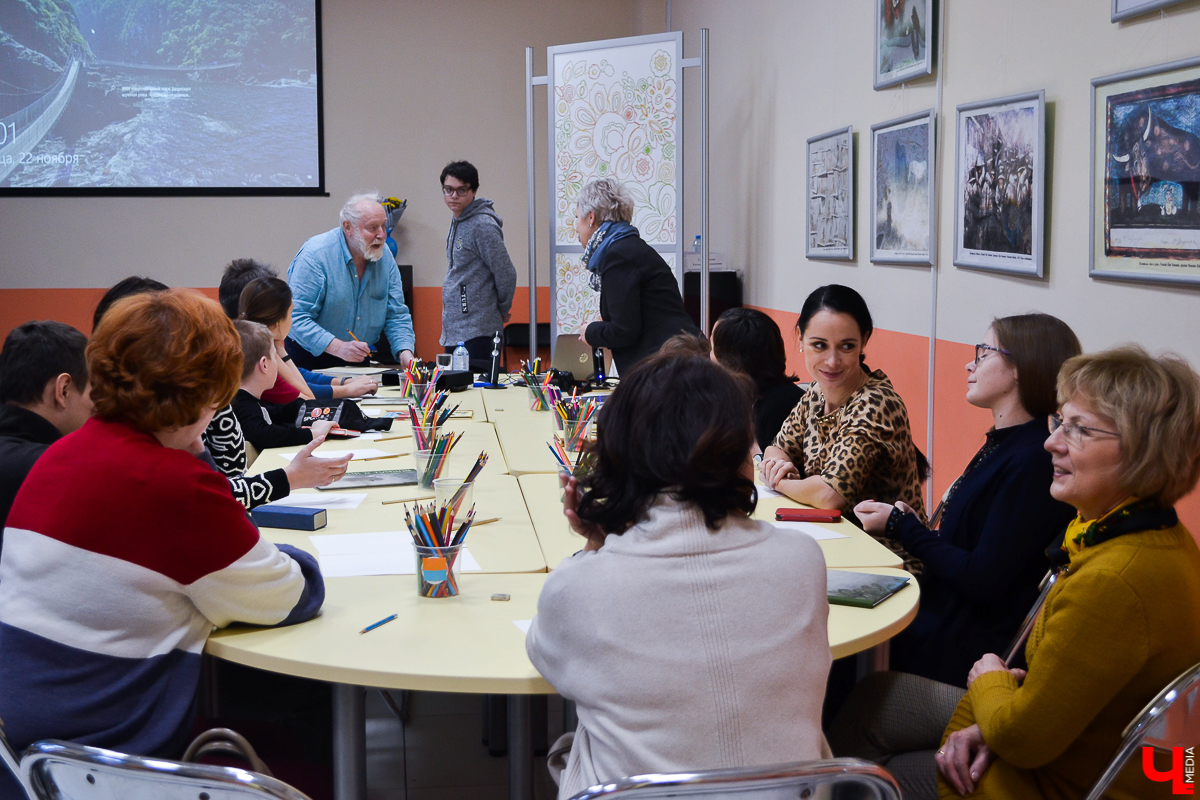 В Областной библиотеке для детей и молодежи состоялся мастер-класс Юрия Норштейна, знаменитого режиссера мультипликационного кино и автора большинства советских мультфильмов, на которых выросло несколько поколений. Первое, с чем ассоциируется фамилия Норштейн у любителей «нарисованного кино», - это «Ежик в тумане» и заставка к передаче «Спокойной ночи, малыши!»