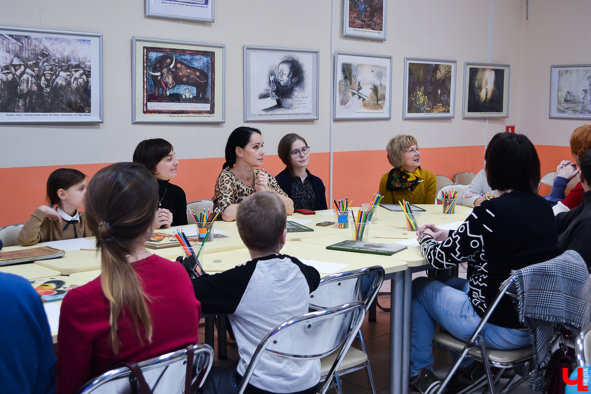 В Областной библиотеке для детей и молодежи состоялся мастер-класс Юрия Норштейна, знаменитого режиссера мультипликационного кино и автора большинства советских мультфильмов, на которых выросло несколько поколений. Первое, с чем ассоциируется фамилия Норштейн у любителей «нарисованного кино», - это «Ежик в тумане» и заставка к передаче «Спокойной ночи, малыши!»