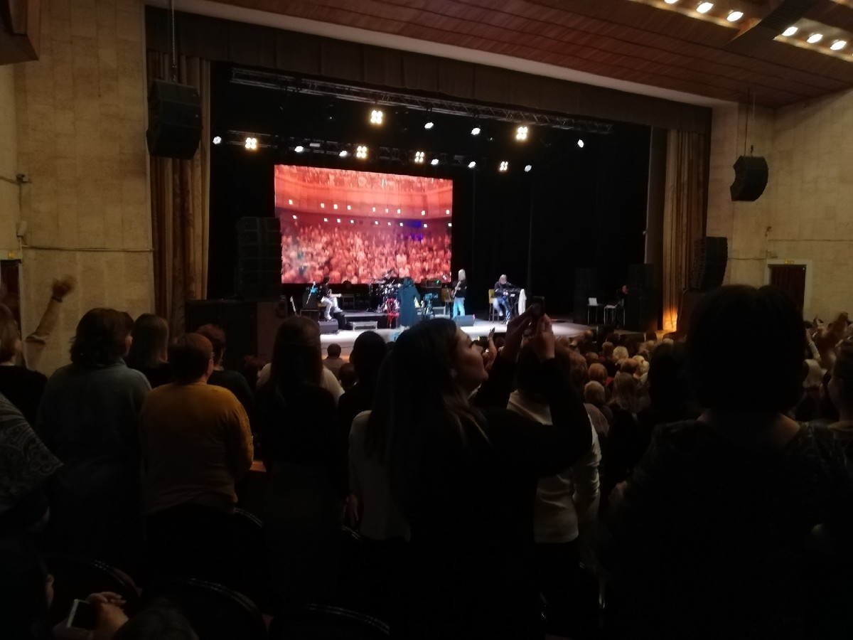 Сценические монологи веселой Лолиты как отдельный вид искусства. О чем певица рассказывала на концерте во Владимире и что ей отвечали зрители?