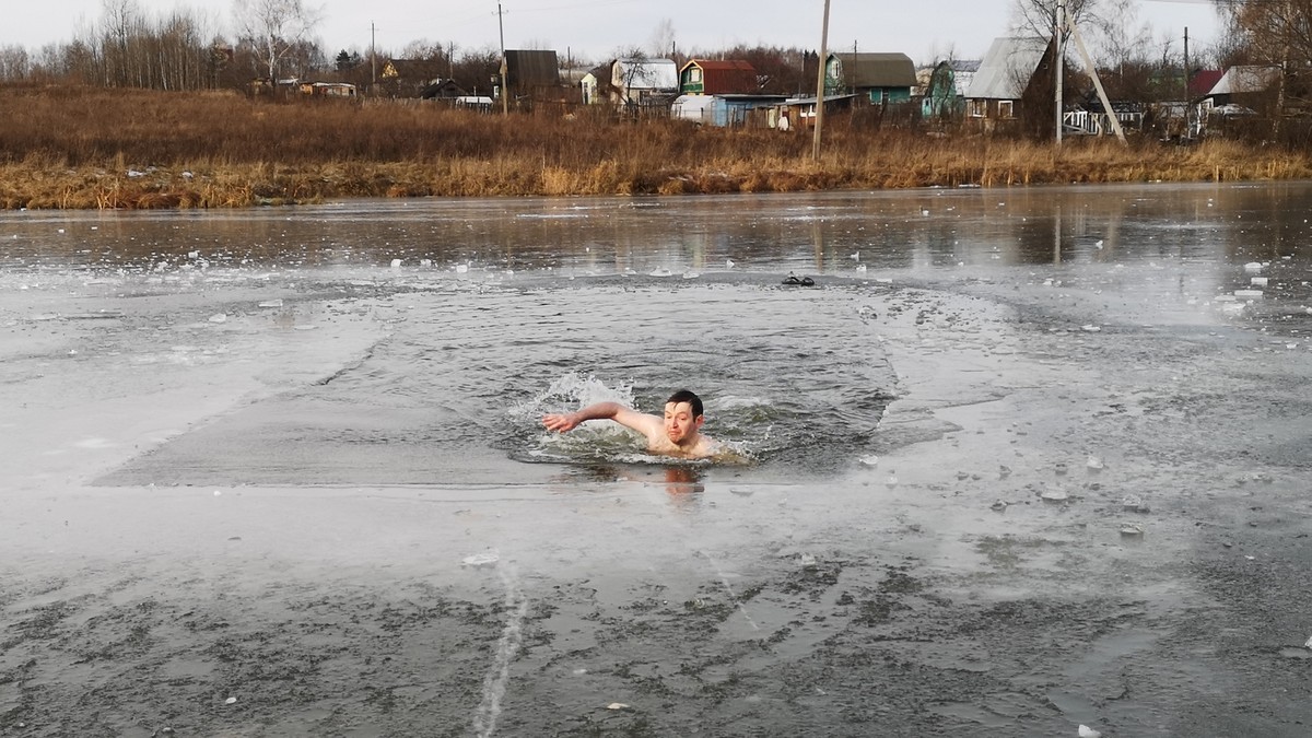 Как получать адреналин и перестать болеть? Приобщиться к владимирскому ЗОЖ-клубу! На днях местные активисты эффектно отметили День моржа