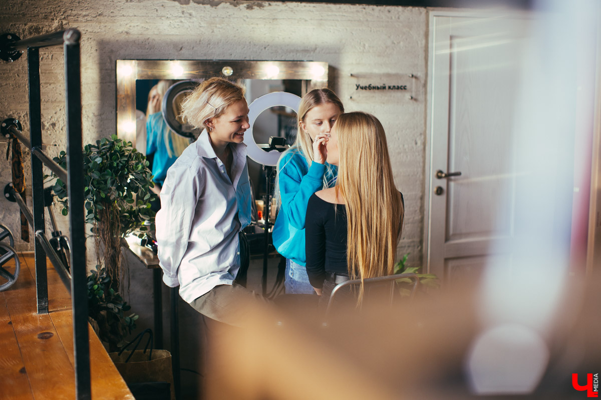 В студии People 25 ноября вновь кипела работа над календарем «Ключ-Медиа 2020». Три владимирские девушки перевоплотились в очаровательных спортсменок и предстали перед объективом фотографа Алены Смоляк