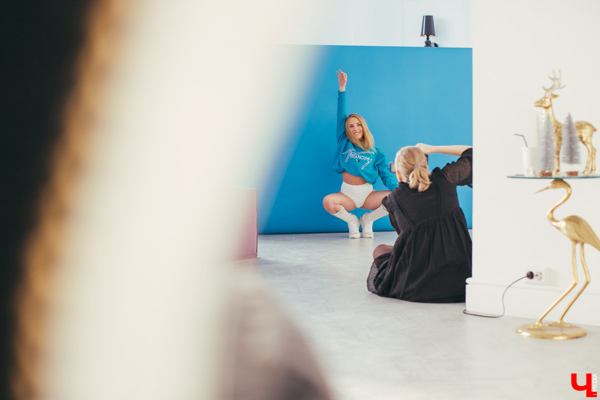 В студии People 25 ноября вновь кипела работа над календарем «Ключ-Медиа 2020». Три владимирские девушки перевоплотились в очаровательных спортсменок и предстали перед объективом фотографа Алены Смоляк