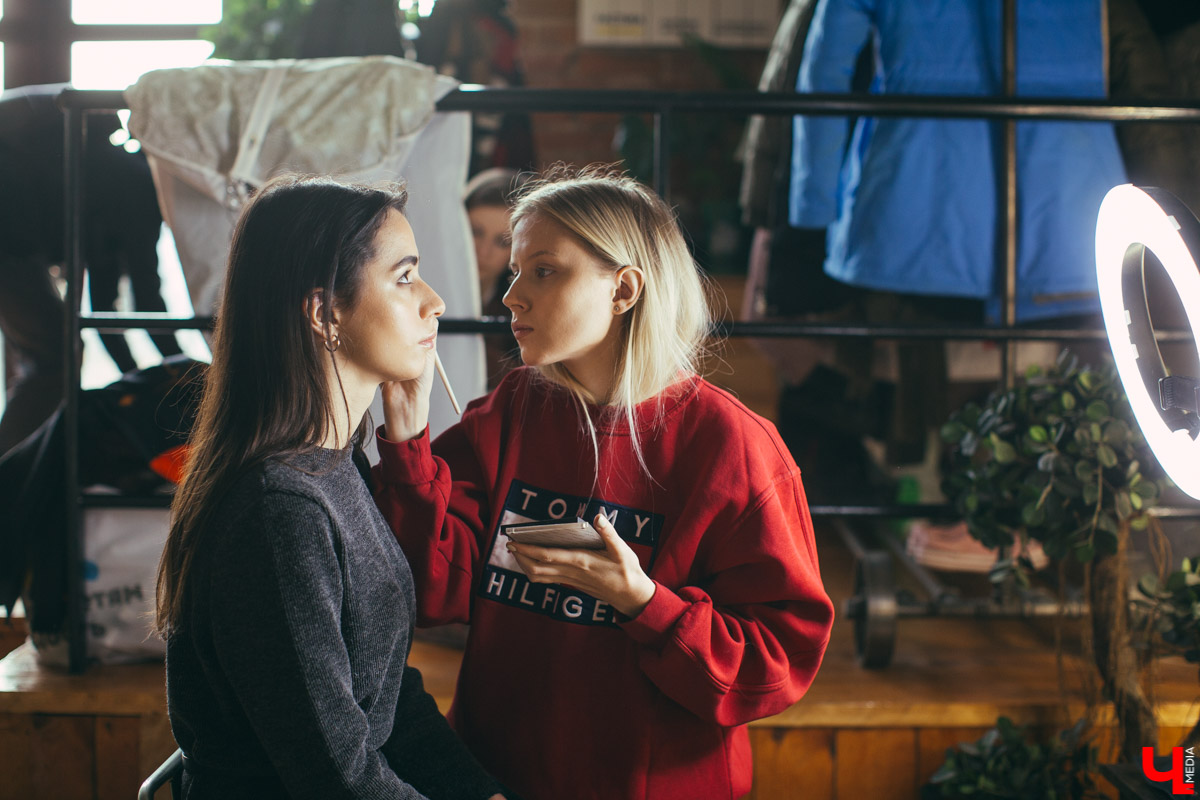 В студии People 25 ноября вновь кипела работа над календарем «Ключ-Медиа 2020». Три владимирские девушки перевоплотились в очаровательных спортсменок и предстали перед объективом фотографа Алены Смоляк