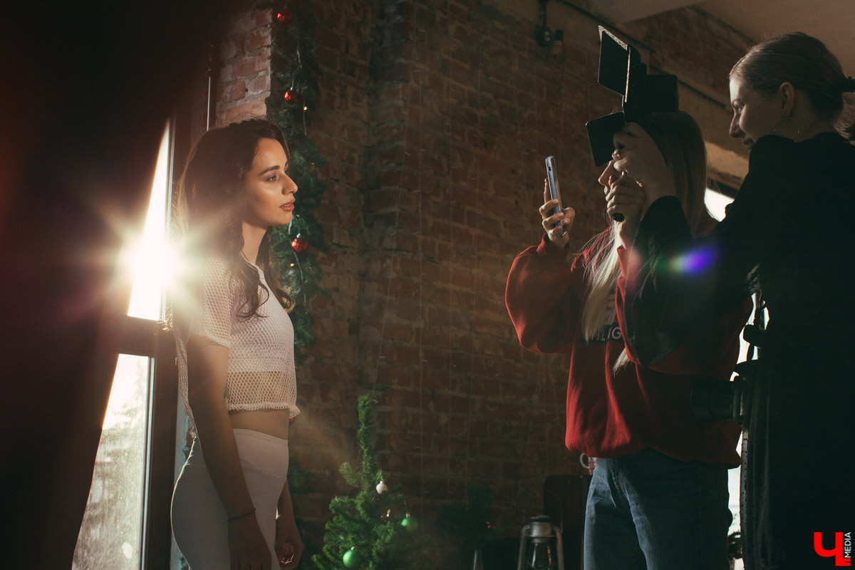 В студии People 25 ноября вновь кипела работа над календарем «Ключ-Медиа 2020». Три владимирские девушки перевоплотились в очаровательных спортсменок и предстали перед объективом фотографа Алены Смоляк