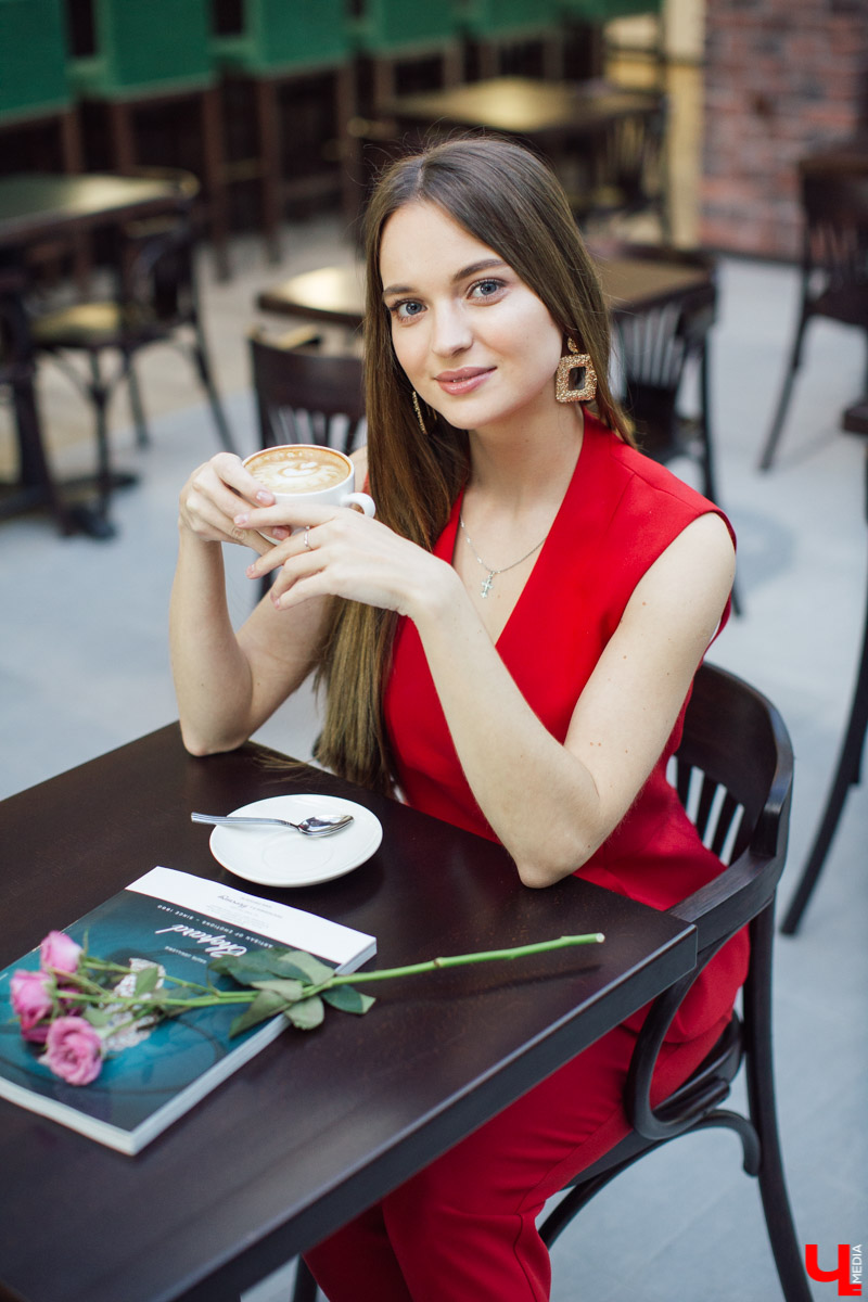 Мария Иванова работает в сфере SMM и PR, параллельно преподает разговорный английский язык для предпринимателей, путешествует, занимается спортом, участвует в рекламных фотосессиях и печатается в журналах. Для такого активного человека важно, чтобы его одежда была комфортной и качественной