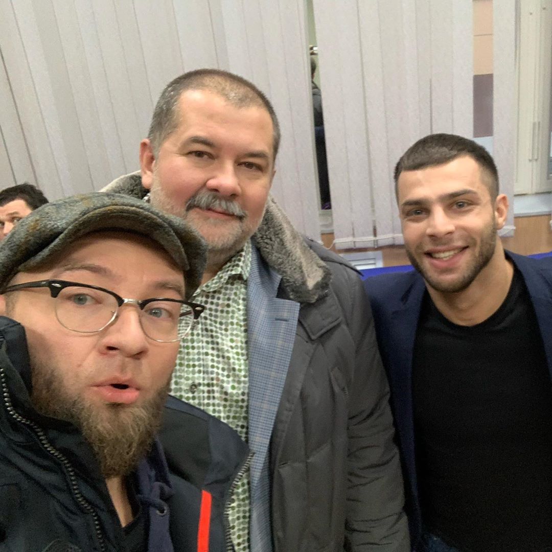 Два года спустя “Рекорд Оркестр” хоть и не целым составом, но вернулся в домашнюю обстановку шоу “100 к одному”. Каково было на съемках, рассказывает Тимофей Копылов