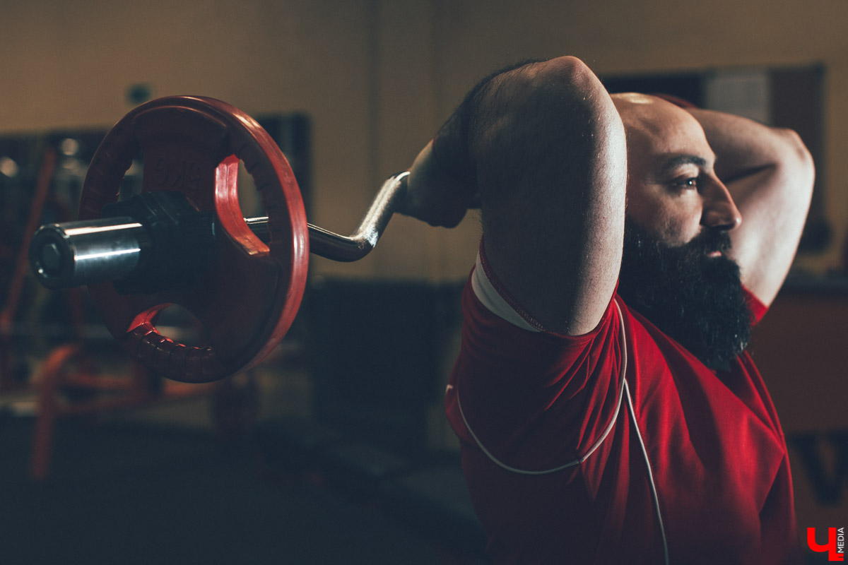 Владимирский фитнес-тренер Дионисис Цакалидис весельчак и очаровашка. Но улыбка его меркнет, когда речь заходит о бодипозитиве