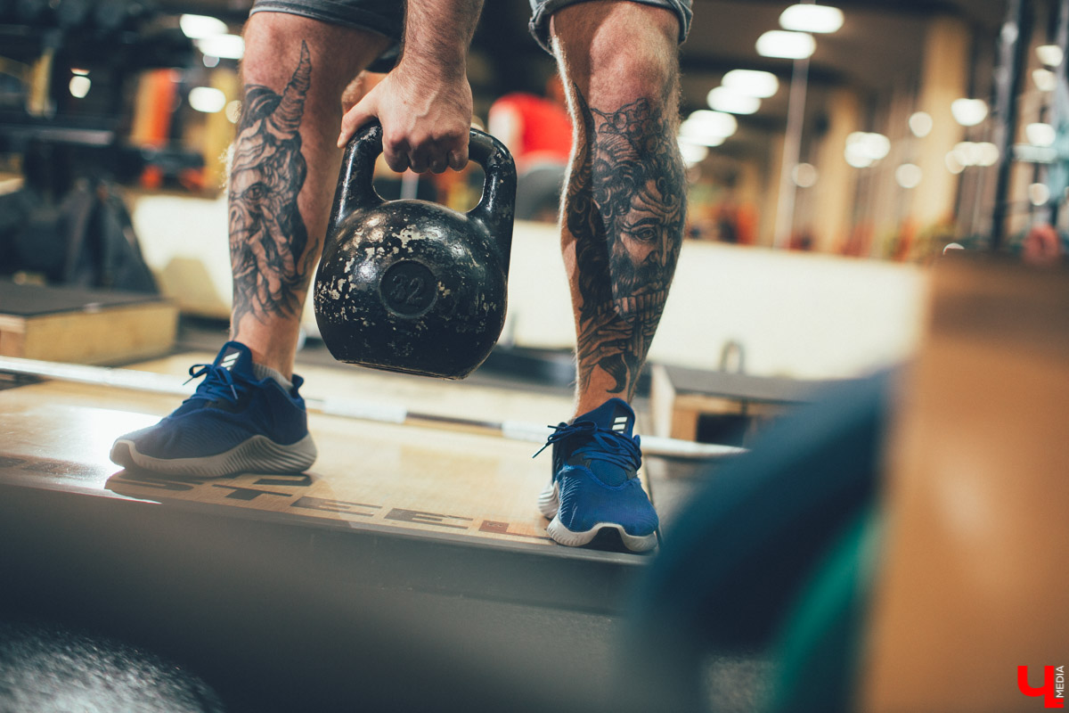 Владимирский фитнес-тренер Дионисис Цакалидис весельчак и очаровашка. Но улыбка его меркнет, когда речь заходит о бодипозитиве