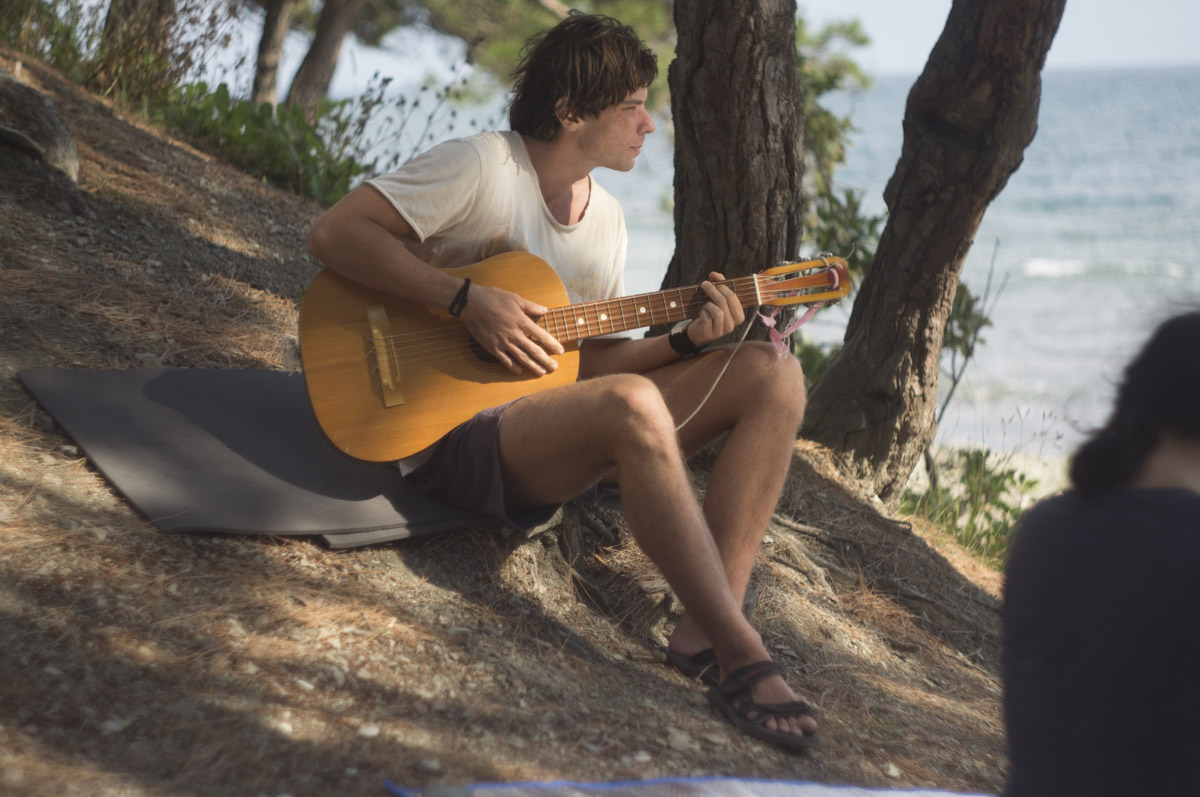 Изгиб гитары программиста, или Владимирский музыкант-самоучка. Сладкий голос, широкая улыбка и неизменная гитара в руках - Леша Лабух идет покорять женские сердца и уши