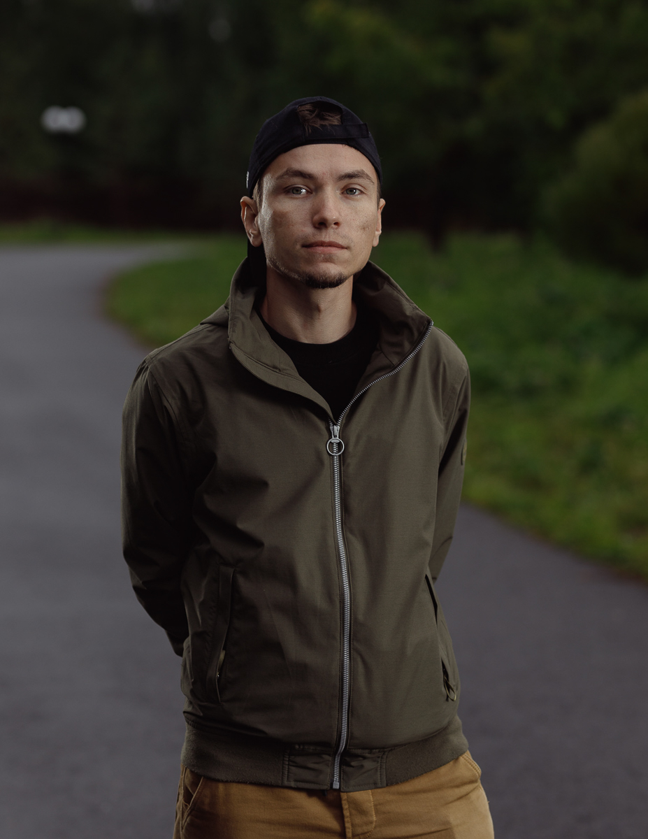 Что будет, если в спортивном зале Ковровского транспортного колледжа одновременно окажутся современные подростки и фотограф? Soviet privet!