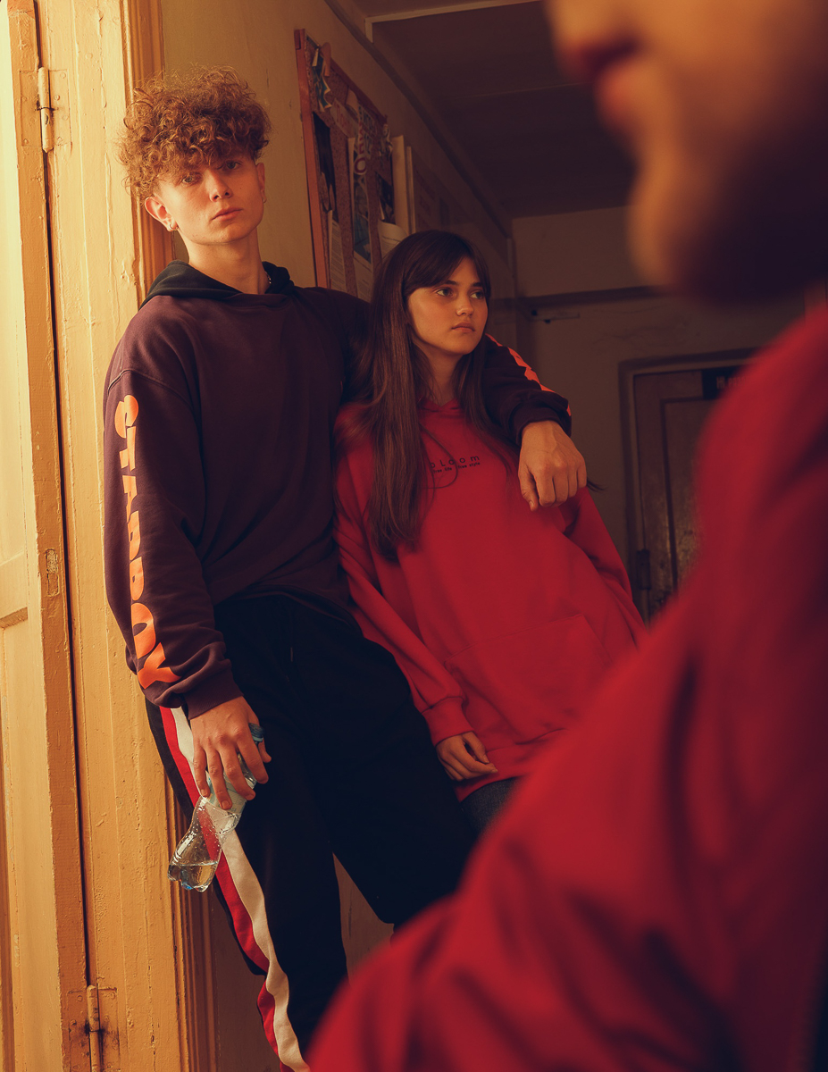 Что будет, если в спортивном зале Ковровского транспортного колледжа одновременно окажутся современные подростки и фотограф? Soviet privet!