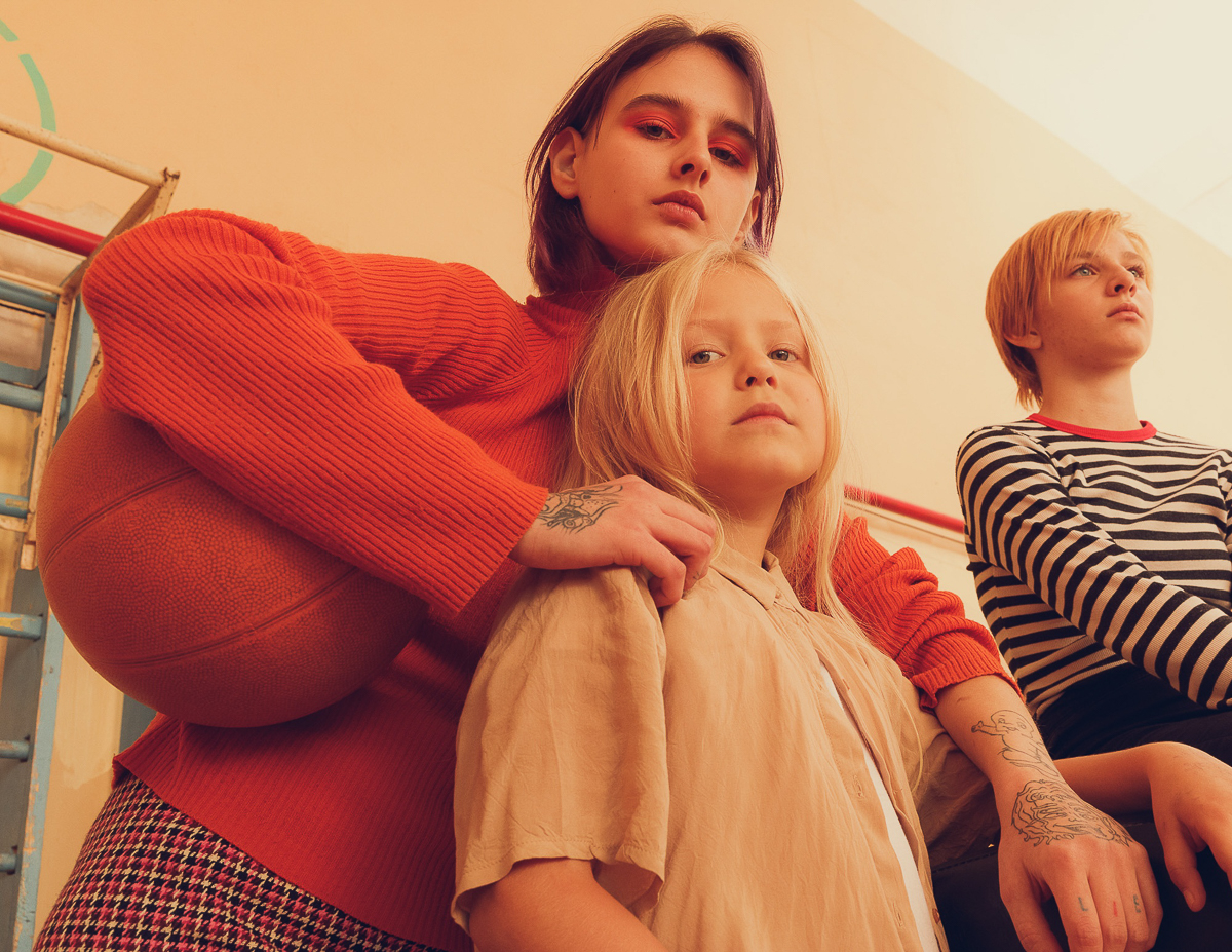 Что будет, если в спортивном зале Ковровского транспортного колледжа одновременно окажутся современные подростки и фотограф? Soviet privet!