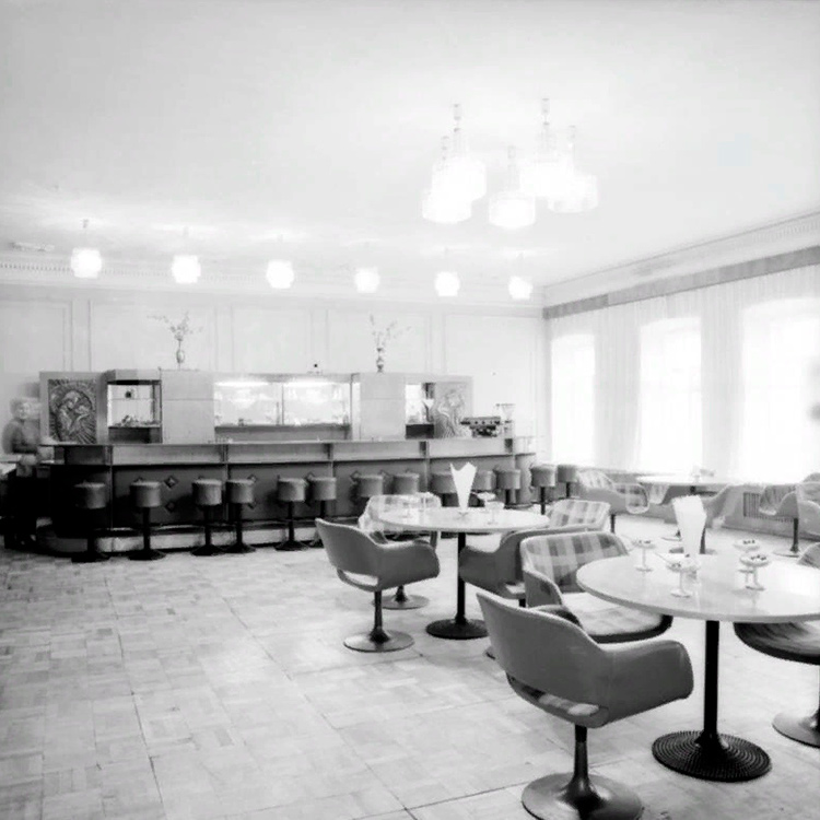 На днях мэрия расторгла договор с инвестором, который брал в аренду кинотеатр “Художественный” - за 1,5 года реставрационные работы практически не сдвинулись с мертвой точки. Так что же будет с кинотеатром дальше?