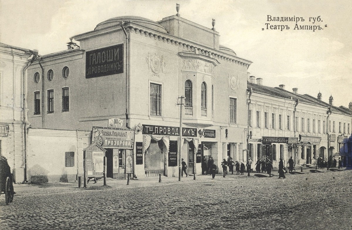 На днях мэрия расторгла договор с инвестором, который брал в аренду кинотеатр “Художественный” - за 1,5 года реставрационные работы практически не сдвинулись с мертвой точки. Так что же будет с кинотеатром дальше?