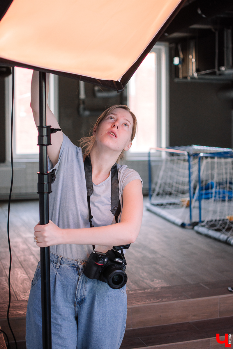 Евгения Бушкова, Арина Блохина и Мария Режевская - последние три девушки, которые позировали для календаря «Ключ-Медиа 2020». Причем в бассейне!