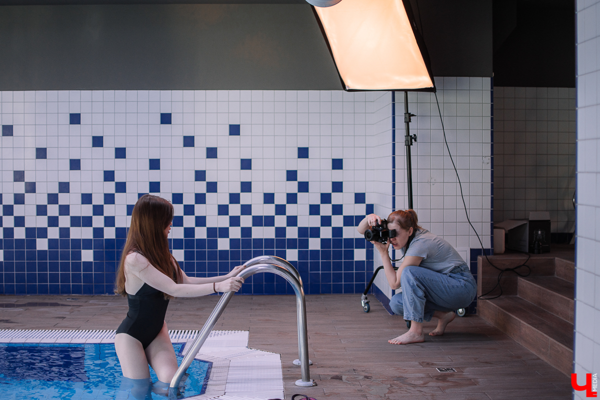 Евгения Бушкова, Арина Блохина и Мария Режевская - последние три девушки, которые позировали для календаря «Ключ-Медиа 2020». Причем в бассейне!