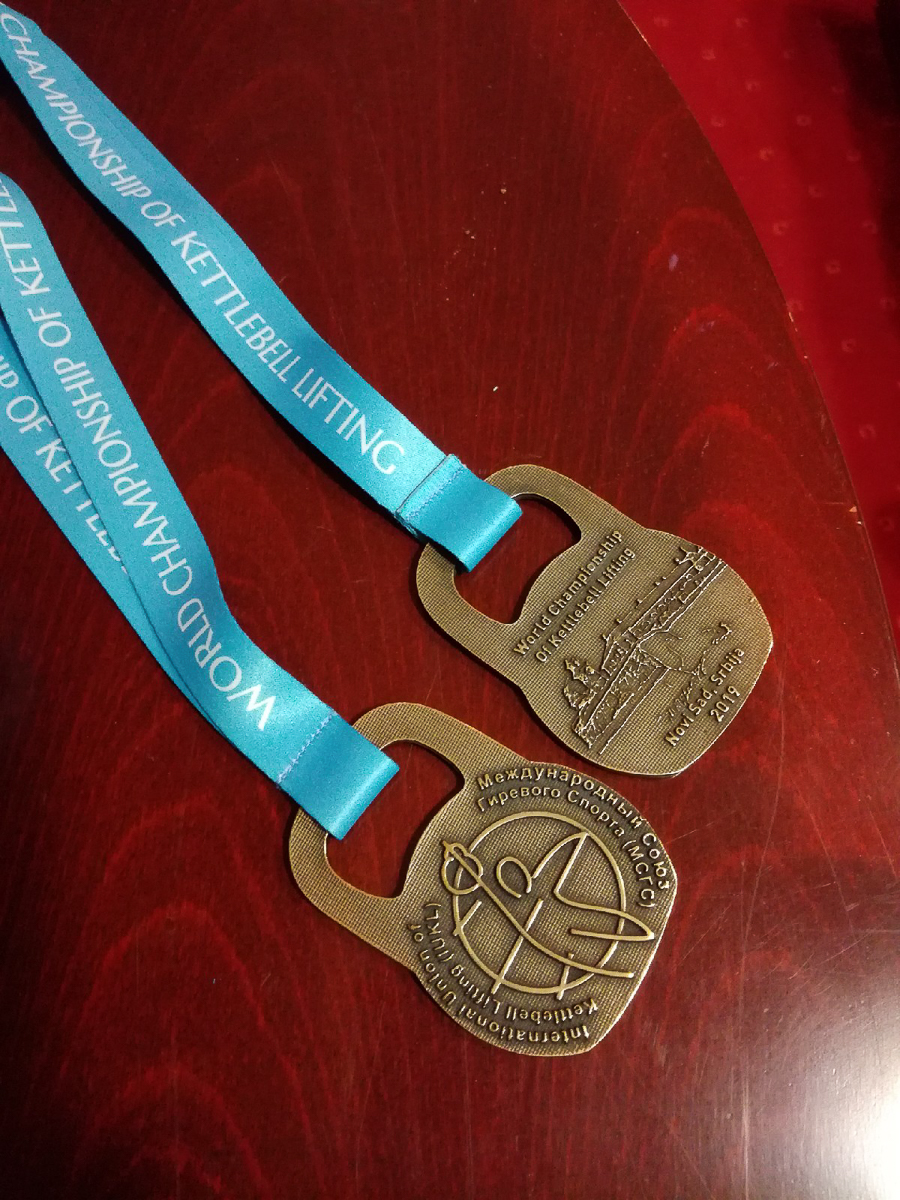 Дмитрий Пономарев заинтересовался гирями далеко не в молодости, что не помешало ему стать двукратным чемпионом мира и основателем владимирской федерации гиревого спорта. Хотите стать современным богатырем? Читайте, где и как этому можно научиться