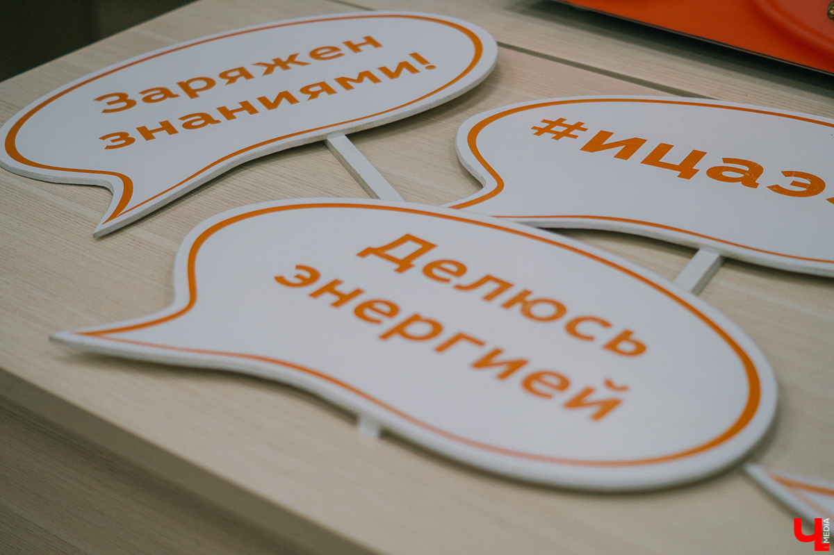 Мальчишки, девчонки, а также их родители сдали шуточный госэкзамен ЕГЭ, составленный школьниками со всей России: о сериалах, музыке, мультфильмах и прочей всячине. Проверьте, такой экзамен вы бы сдали?