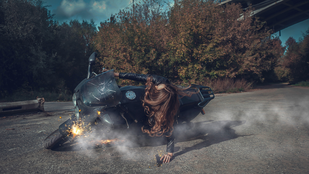 Рассказываем, сколько машин и агентов спецслужб пострадало во время съемки фотоистории Вадима Аксёнова про девушку-киборга. Спойлер: ни одного.