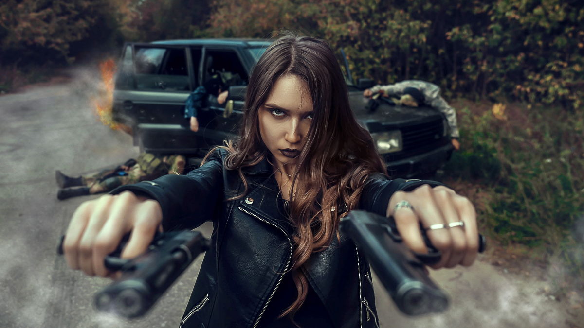 Рассказываем, сколько машин и агентов спецслужб пострадало во время съемки фотоистории Вадима Аксёнова про девушку-киборга. Спойлер: ни одного.